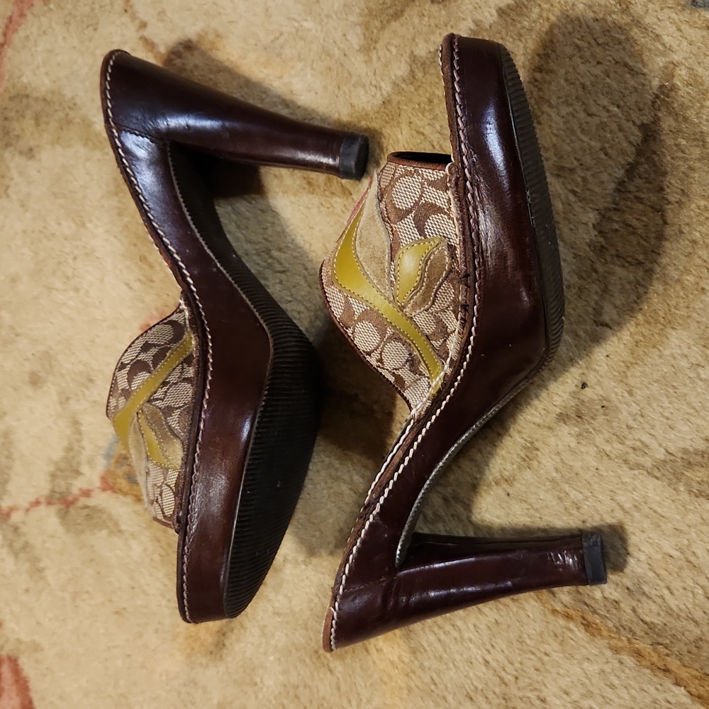COACH Katalina, brown leather sandal, size 7. - Picture 3 of 11